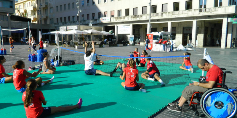 Sitting Volley - Esibizione Piazza Salotto (7)